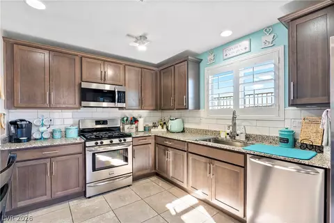 Kitchen - 2225 Chandler Ranch Pl, Laughlin, NV 89029 photo 2 of 5