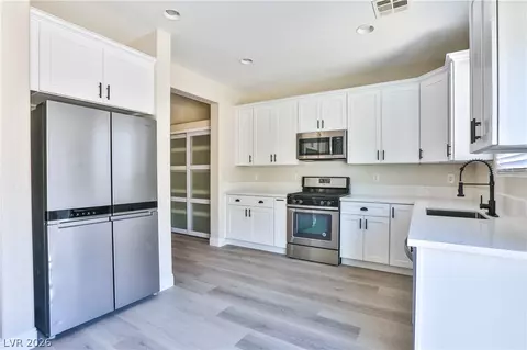 5221 Mountain Garland Ln, North Las Vegas, NV 89081