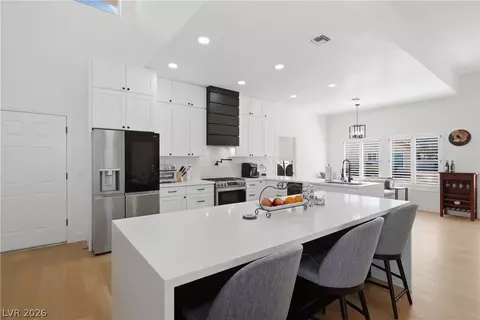 8817 Sandspring Dr, Las Vegas, NV 89134