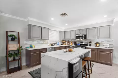 121 Golf Range St, Las Vegas, NV 89145