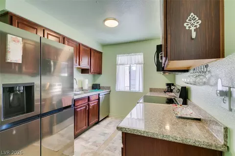 5060 Indian River Dr #372, Las Vegas, NV 89103