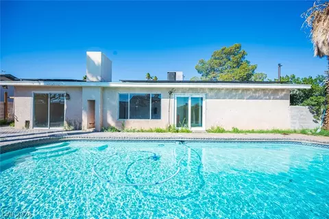 333 Huntly Rd, Las Vegas, NV 89145