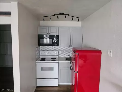 4600 University Center Dr #80, Las Vegas, NV 89119