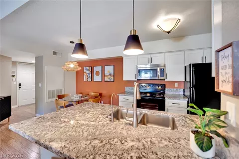 231 W Horizon Ridge Pkwy #1227, Henderson, NV 89012