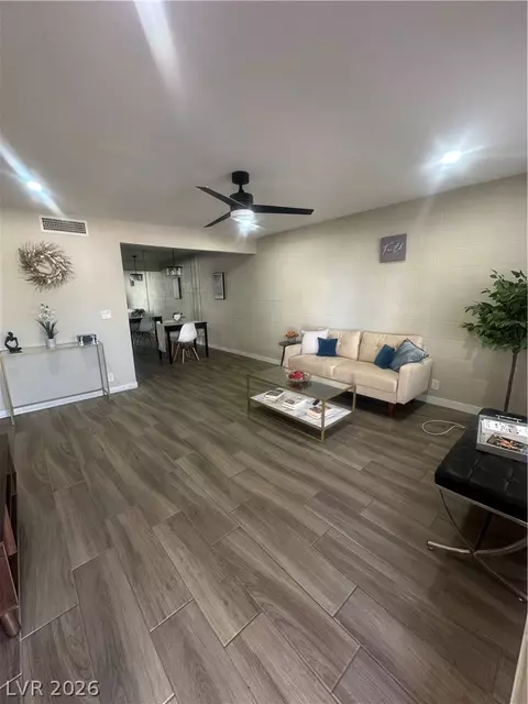575 S Royal Crest Cir #5, Las Vegas, NV 89169