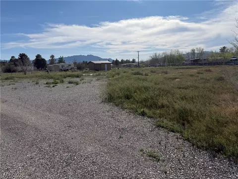521 S Woodchips Rd, Pahrump, NV 89048