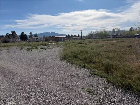 521 S Woodchips Rd, Pahrump, NV 89048