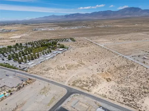951 S Shoshone Dr, Pahrump, NV 89048