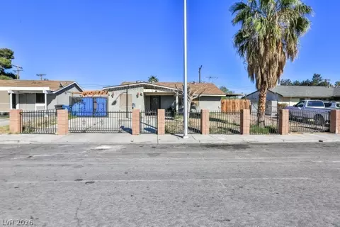 34 Del Amo Dr, Las Vegas, NV 89110
