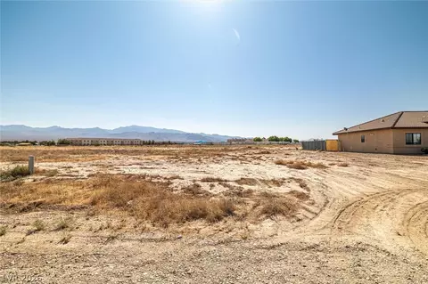 1611 S Enchanted Mesa St, Pahrump, NV 89048
