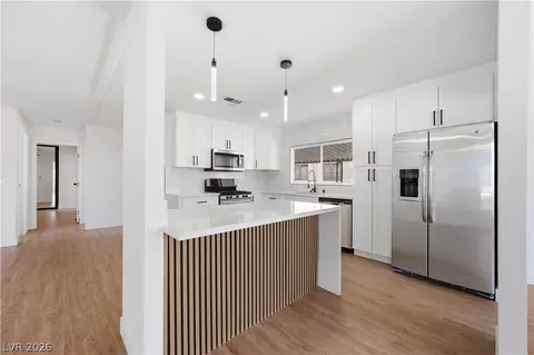4557 Royal Ridge Way, Las Vegas, NV 89103
