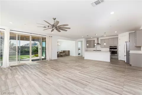 10935 Gardenova Ave, Las Vegas, NV 89166