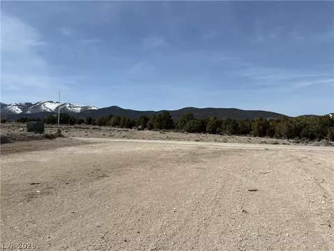 693 W Pinyon Pine Ln, Ely, NV 89301 photo 4