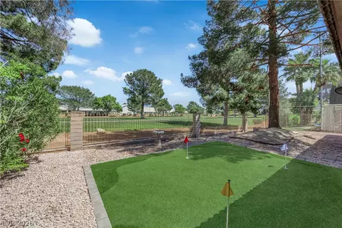 5336 Singing Hills Dr, Las Vegas, NV 89130