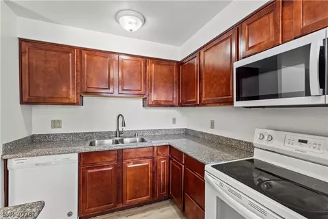 5383 Indian River Dr #320, Las Vegas, NV 89103