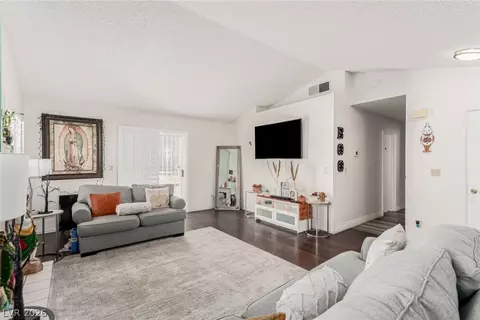 2236 Welsey Manor Dr, Las Vegas, NV 89156