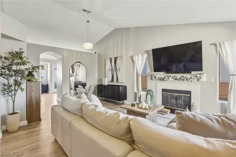 8913 Dolente Ave, Las Vegas, NV 89129