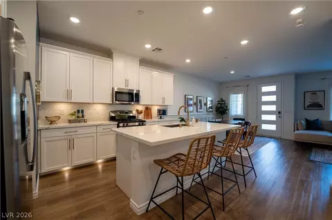600 N Carriage Hill Dr #1061, Las Vegas, NV 89138