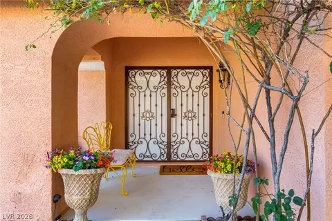 911 Nawkee Dr, North Las Vegas, NV 89031