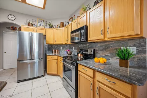 Kitchen - 1205 Golf Club Dr, Laughlin, NV 89029 photo 5 of 6