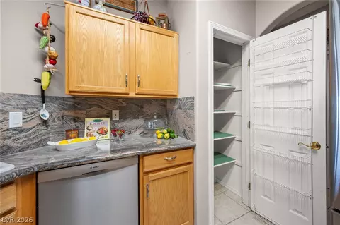 Kitchen - 1205 Golf Club Dr, Laughlin, NV 89029 photo 4 of 6