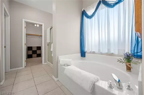 Bath - 1205 Golf Club Dr, Laughlin, NV 89029 photo 2 of 5