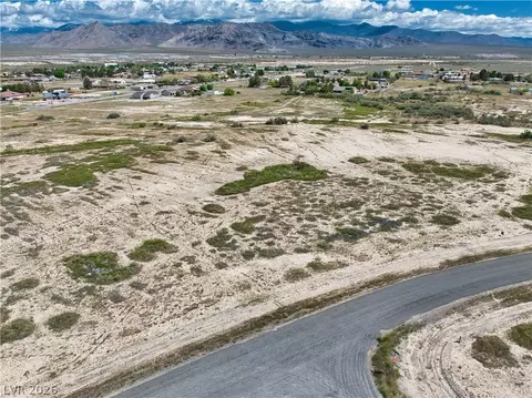 3560 E Falcon St, Pahrump, NV 89048