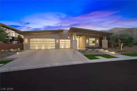 11 Hawkeye Ln, Las Vegas, NV 89135