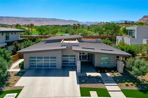 11 Hawkeye Ln, Las Vegas, NV 89135