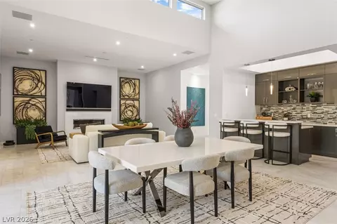 11 Hawkeye Ln, Las Vegas, NV 89135