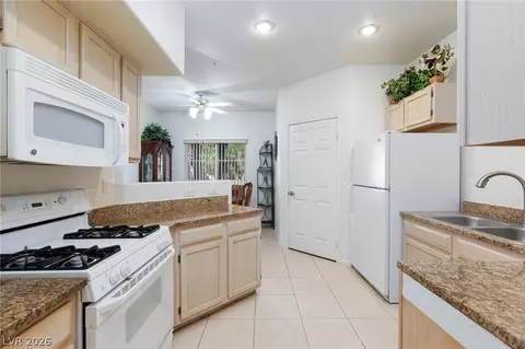 6480 Annie Oakley Dr #511, Las Vegas, NV 89120