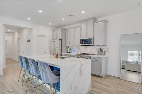 600 N Carriage Hill Dr #2084, Las Vegas, NV 89138
