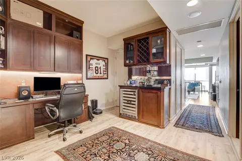4525 Dean Martin Dr #905, Las Vegas, NV 89103