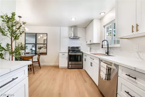 421 Greenbriar Townhouse Way, Las Vegas, NV 89121