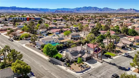 4377 Hallendale Dr, Las Vegas, NV 89147