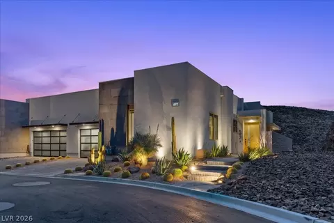 692 Scenic Cliff Dr, Henderson, NV 89012