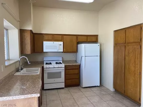 Kitchen - 1772 Esteban Ave, Laughlin, NV 89029 photo 3 of 3