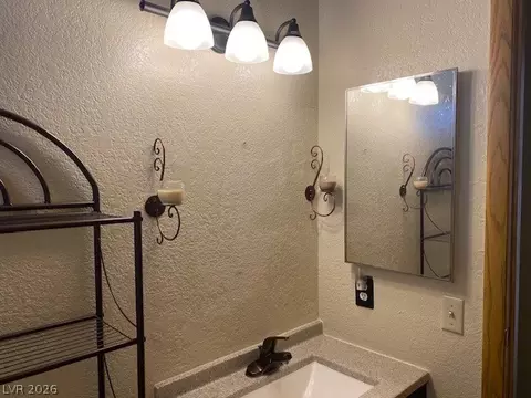 Bath - 1772 Esteban Ave, Laughlin, NV 89029 photo 5 of 5
