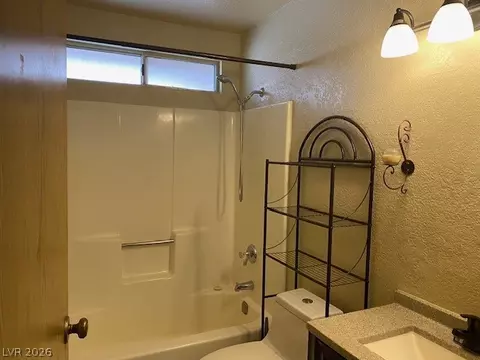 Bath - 1772 Esteban Ave, Laughlin, NV 89029 photo 4 of 5