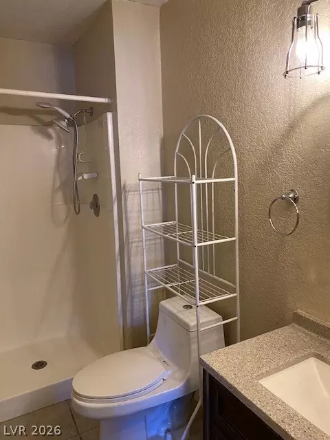 Bath - 1772 Esteban Ave, Laughlin, NV 89029 photo 3 of 5
