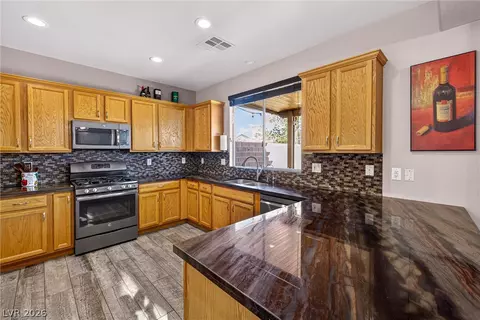 9682 Lightheart Ave, Las Vegas, NV 89148