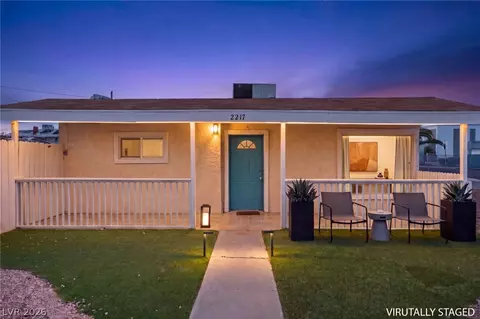 2217 E Oakey Blvd, Las Vegas, NV 89104