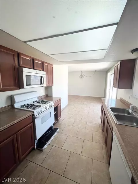Kitchen - 3047 Soledad Dr, Laughlin, NV 89029 photo 4 of 4