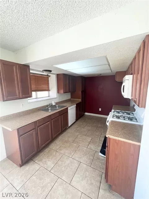Kitchen - 3047 Soledad Dr, Laughlin, NV 89029 photo 2 of 4