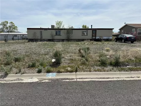 4 Wildcat Ln, Round Mountain, NV 89045