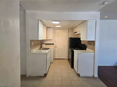 817 Duquesne Ave, North Las Vegas, NV 89030