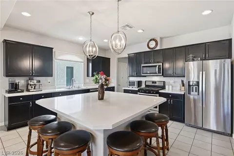 10137 Herons Rise St, Las Vegas, NV 89141