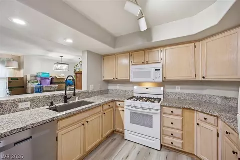 7950 W Flamingo Rd #1017, Las Vegas, NV 89147