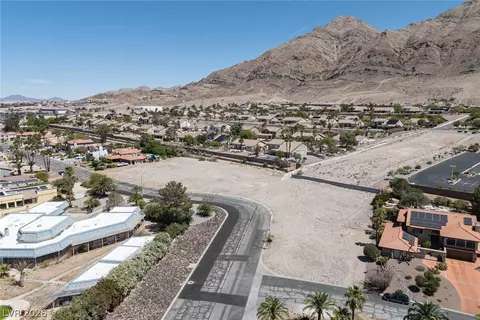 6881 Mountridge Dr, Las Vegas, NV 89110