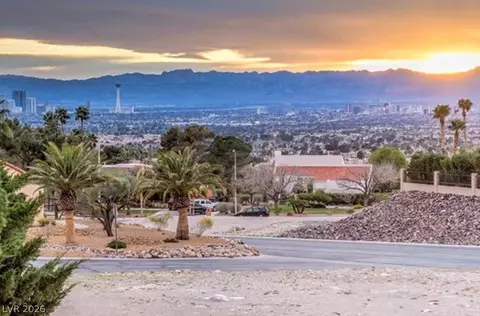 6881 Mountridge Dr, Las Vegas, NV 89110